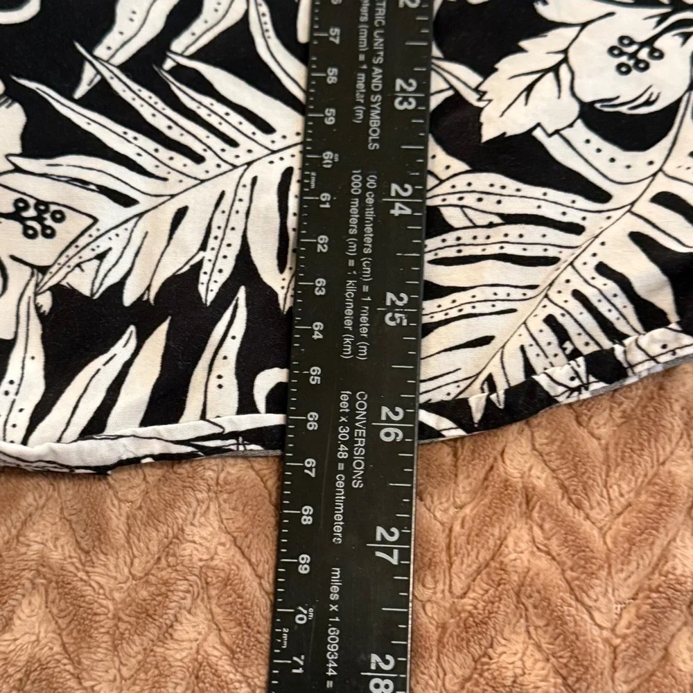 Goodfellow & Co Mens Medium Black White Tropical Floral‎ Rayon Button Down Shirt